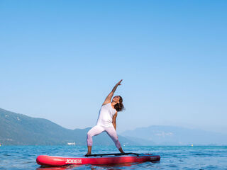 © Paddleboard yoga to the sound of Tibetan bowls - A Coissard