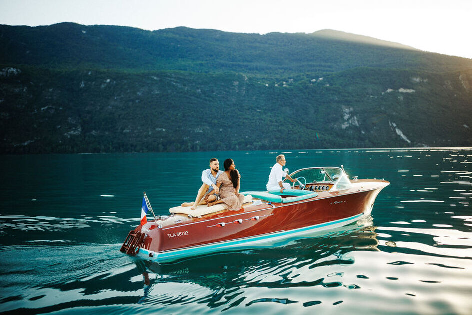© Aix Lake Safari: boat rental, Riva with skipper - Baptiste Dulac