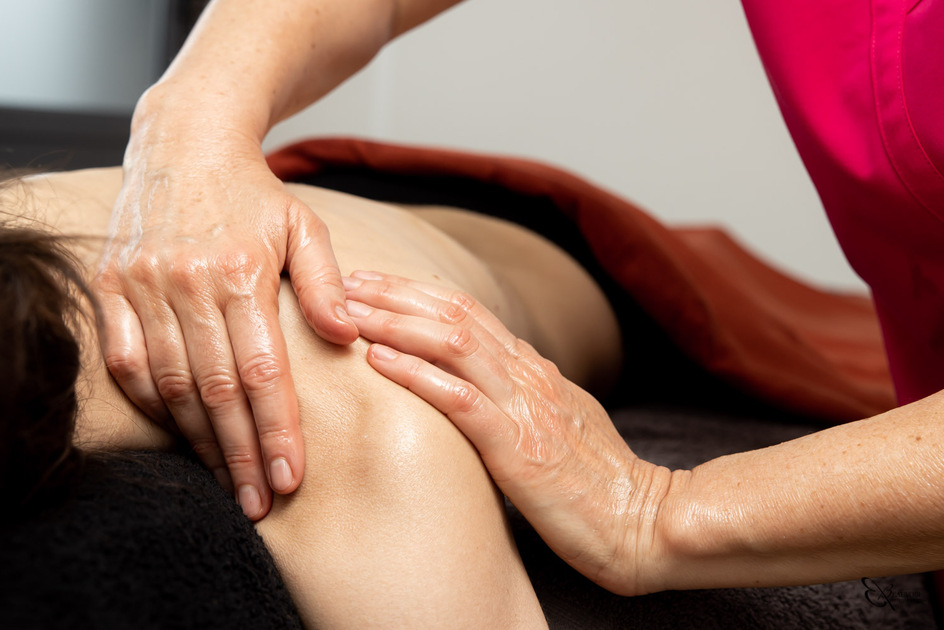 © Massages thérapeutiques, massages bien-être et ateliers avec Estelle Labbe - Beauvoir Photographie