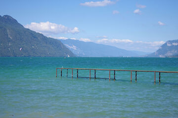 Ponton sur le lac du Bourget