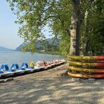 © R Evasion: pedalo, canoe, stand-up paddleboard rental. - Libre de droit