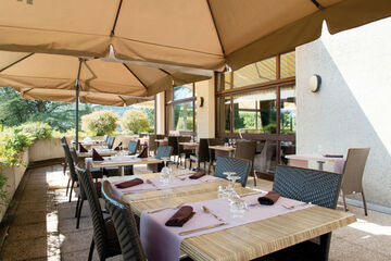 © villamarlioz-restaurantladentduchat-terrasse-aixlesbainsrivieradesalpes - Villa Marlioz