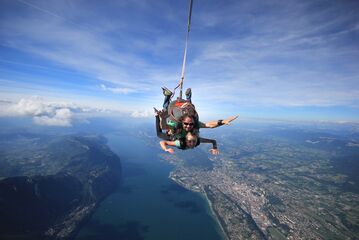 © parachutisme-aixlesbainsrivieradesalpes - Savoie Parachutisme