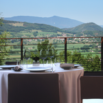 © Table dressée en terrasse - Les Morainières
