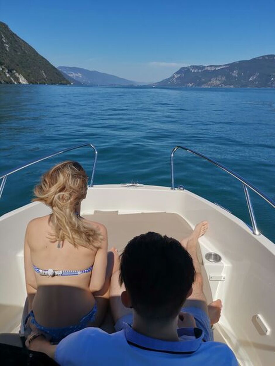 © locationbateauavecskipper-aixlesbainsrivieradesalpes-lescanotiersdulac - Canotiers du lac