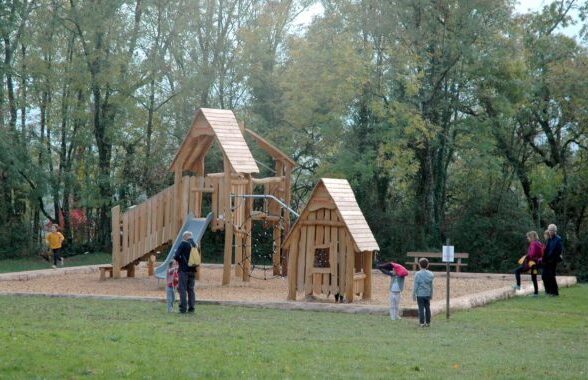 Le Bois Vidal Aix les Bains | Aix les Bains Riviera des Alpes Aire de jeux naturels au Bois Vidal Aix les Bains - crédit photo ForetSport