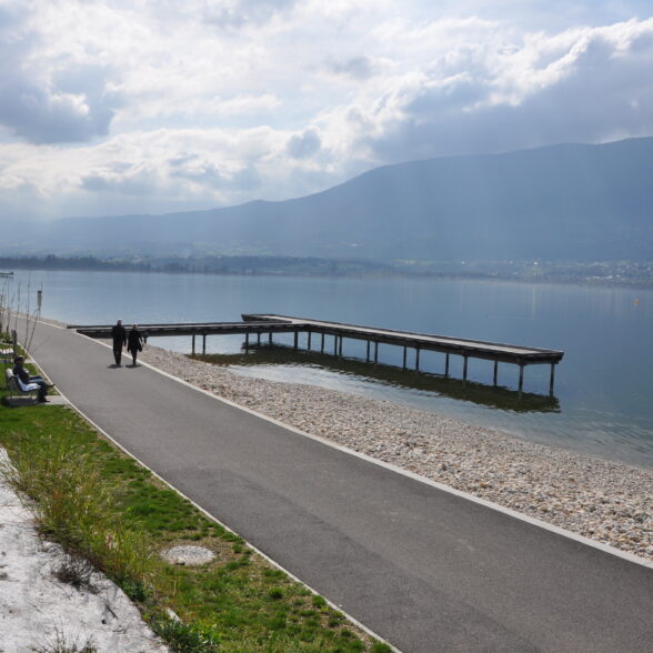 Voie verte et chemin lacustre autour du Lac du Bourget - crédit photo François Fouger